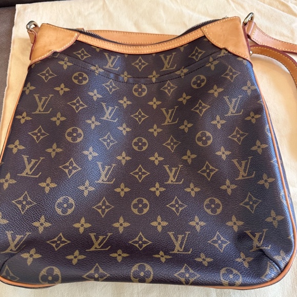 Louis Vuitton - Picture 2 of 11